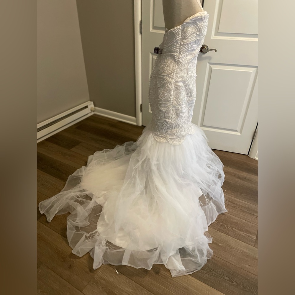 Source Unknown White Strapless Wedding Dress - Picture 14 of 16